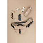 Urbane Umhängetasche aus recyceltem Material mit verstellbarem Gurt farbe elfenbeinfarben Lifestyle-Bild 2