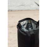 Kühltasche aus recyceltem Polyester mit Rollverschluss 25 L farbe schwarz Lifestyle-Bild 4