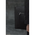 Laptop-Hülle 16” aus recyceltem Material mit edlem Schnellzugriff farbe schwarz Lifestyle-Bild 3