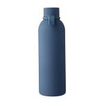 Flasche aus recyceltem Edelstahl mit gummierter Oberfläche und Trageriemen, 500 ml fünfte Ansicht