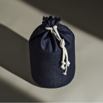 Zylindrische Kulturtasche aus Denimstoff mit Kordelzugverschluss farbe jeansblau Detailbild 2