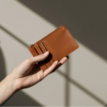 Geld- und Kartenetui mit Reißverschluss aus Kunstleder farbe braun sechste Ansicht