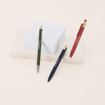 Aluminium-Kugelschreiber mit Bambus-Druckknopf und blauer Tinte Ansicht in Umgebung