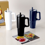 Edelstahl-Thermosflasche mit Tragegriff, 870 ml Ansicht in Umgebung