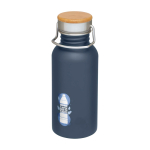 Einwandige Edelstahlflasche mit Bambusdeckel 550 ml farbe cyan-blau Ansicht mit Tampondruck