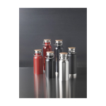 Einwandige Edelstahlflasche mit Bambusdeckel 550 ml Lifestyle-Bild