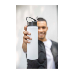 Einwandige recycelte Edelstahlflasche 800 ml farbe schwarz Lifestyle-Bild