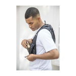 Wasserfeste, reflektierende Laufweste mit Trinksystem farbe marineblau Lifestyle-Bild