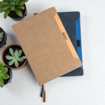Umweltfreundliches A5 Notizbuch mit seitlicher Stifthalterung