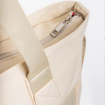 Umhängetasche aus Kunstleder mit versteckten Taschen und Trolleyband