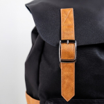 Rucksack aus wasserabweisendem RPET mit Magnetverschlüssen