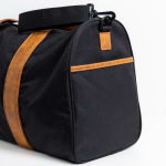 Tasche aus wasserabweisendem RPET mit Magnetverschluss und Fach