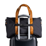 Tasche aus wasserabweisendem RPET mit Magnetverschluss und Fach