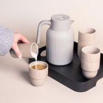 Thermo-Karaffe mit markanten Längsstreifen 1,5 L farbe beige zweite Ansicht