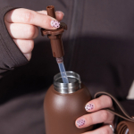 Monochrome Thermoflasche aus Stahl mit Runddeckel 500 ml farbe dunkelbraun vierte Ansicht