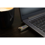 Custom made USB Stick aus Metall mit Schutzkappe, hergestellt in EU. farbe silber Stillleben-Ansicht