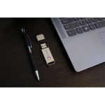 Custom made USB Stick aus Metall mit Schutzkappe, hergestellt in EU. farbe silber Stillleben-Ansicht