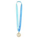 Personalisierbare Holzmedaille mit V förmig angenähter Kordel farbe weiß
