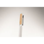 Drehkugelschreiber aus recyceltem Aluminium und Bambus, blaue Tinte farbe weiß zweites Detailbild