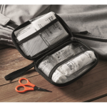 Erste-Hilfe-Set im harten Kunststoffkoffer farbe rot Stimmungsbild zweite Ansicht