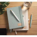 Notizbuch mit RPET-Polyester-Cover und 192 Seiten A5 farbe hellblau Stimmungsbild