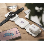 Magnetische Ladestation aus ABS mit integrierten USB-Hubs 15 W farbe weiß Stimmungsbild Hauptansicht