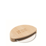 Runder Pizzaschneider mit Bambusgriff und Schutz farbe holzton Ansicht mit Druckbereich