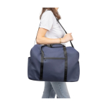Sport- und Reisetasche aus recyceltem Kunstleder mit zwei Tragegriffen drittes Detailbild