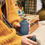 Thermo-Reisebecher aus Glas mit Silikonhülle Black & Blum 340 ml farbe grau