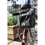 Luftdichte umweltfreundliche Roll-Top-Kühltasche Black & Blum 6,7 L farbe schwarz Lifestyle-Bild 3