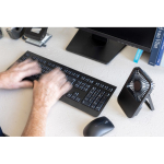 Wiederaufladbarer Tischventilator mit 3 Geschwindigkeiten 5W 1.200 mAh farbe schwarz Lifestyle-Bild