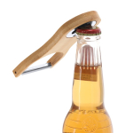 2 in 1 Schäler und Flaschenöffner aus Bambus und Edelstahl vierte Ansicht