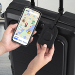 Kofferanhänger aus Kunstleder mit intelligentem Tracker Ansicht in Umgebung