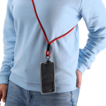 Handy-Lanyard aus RPET-Polyester mit integriertem Ladekabel Ansicht in Umgebung