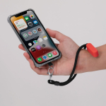 Verstellbares Handy-Armband mit Metallkarabiner und Ständer Ansicht in Umgebung