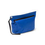 Kulturbeutel wasserdicht mit Reißverschluss und Trageband farbe rot erste Gebrauchsansicht