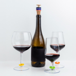 Korken für Flasche mit farbigen Glasmarkier-Ringen