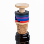 Korken für Flasche mit farbigen Glasmarkier-Ringen