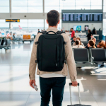 Erweiterbarer Under-the-Seat-Rucksack mit Diebstahlschutzfach 15,6”