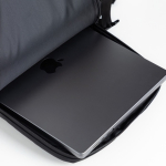 Erweiterbarer Under-the-Seat-Rucksack mit Diebstahlschutzfach 15,6”