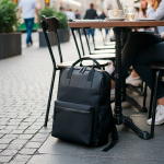 Erweiterbarer Under-the-Seat-Rucksack aus Kunstleder für 14''-PC