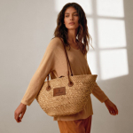 Mittlere Papiertasche mit langen Henkeln und Etikett farbe braun Detailbild