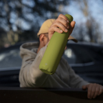 Thermoflasche aus recyceltem Edelstahl mit Soft-Touch 500 ml farbe olivgrün dritte Ansicht