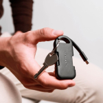 Mini-Powerbank-Schlüsselanhänger aus Recycling-Kunststoff 1000 mAh farbe schwarz zweite Ansicht der Umgebung