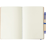 A5-Notizbuch aus Recycling-Karton mit Kuli und blanken Seiten dritte Ansicht