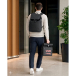 Rucksack aus Kunstleder mit Klappe, ideal für Laptops bis 16” Stimmungsbild