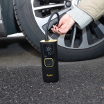 Tragbarer Kompressor mit Taschenlampe und Powerbank, 4.000 mAh farbe schwarz neunte Ansicht