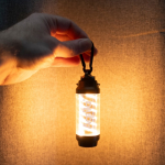 Wiederaufladbare Lampe und Taschenlampe mit 10 Stunden Laufzeit und USB-C-Ladung farbe schwarz vierte Ansicht