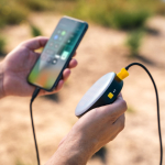 Outdoor-Taschenlampe mit 300 Lumen und externer 10.000-mAh-Batterie farbe schwarz dritte Ansicht