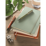 A5-Notizbuch mit festem Einband aus recyceltem Kunstleder, linierte Seiten farbe mintgrün Stimmungsbild